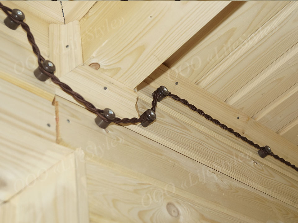 Декоративная проводка в деревянном доме:  проводка в деревянном .