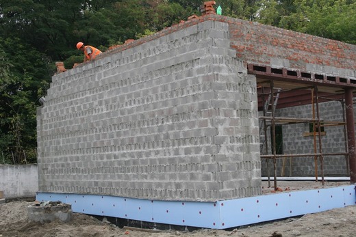 Использование стеновых бетонных блоков при строительстве