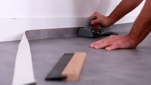 Клей для линолеума на бетонный пол: какой выбрать и как приклеить