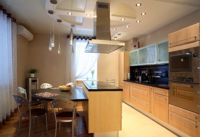 гипсокартонная конструкция с натяжным полотном на кухне