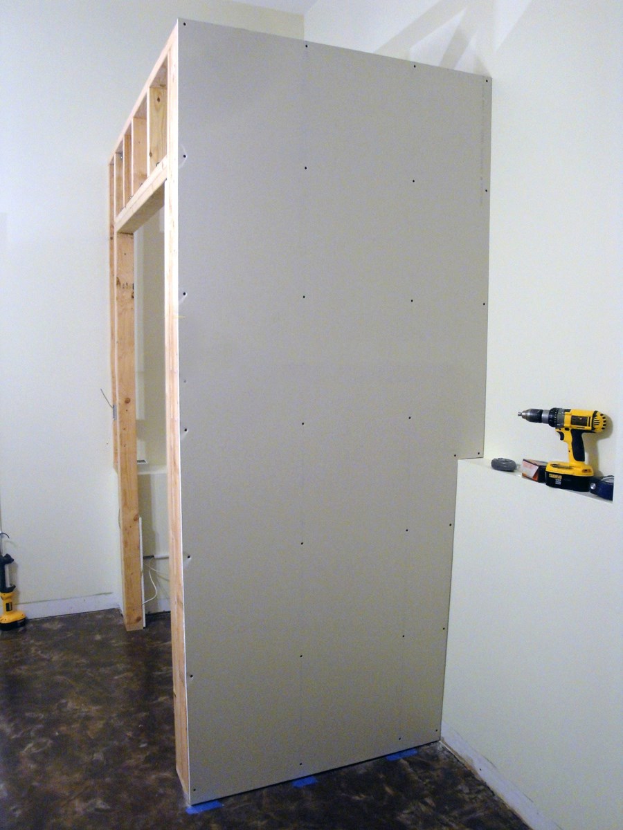 Готовая стена шкафа из гипсокартона