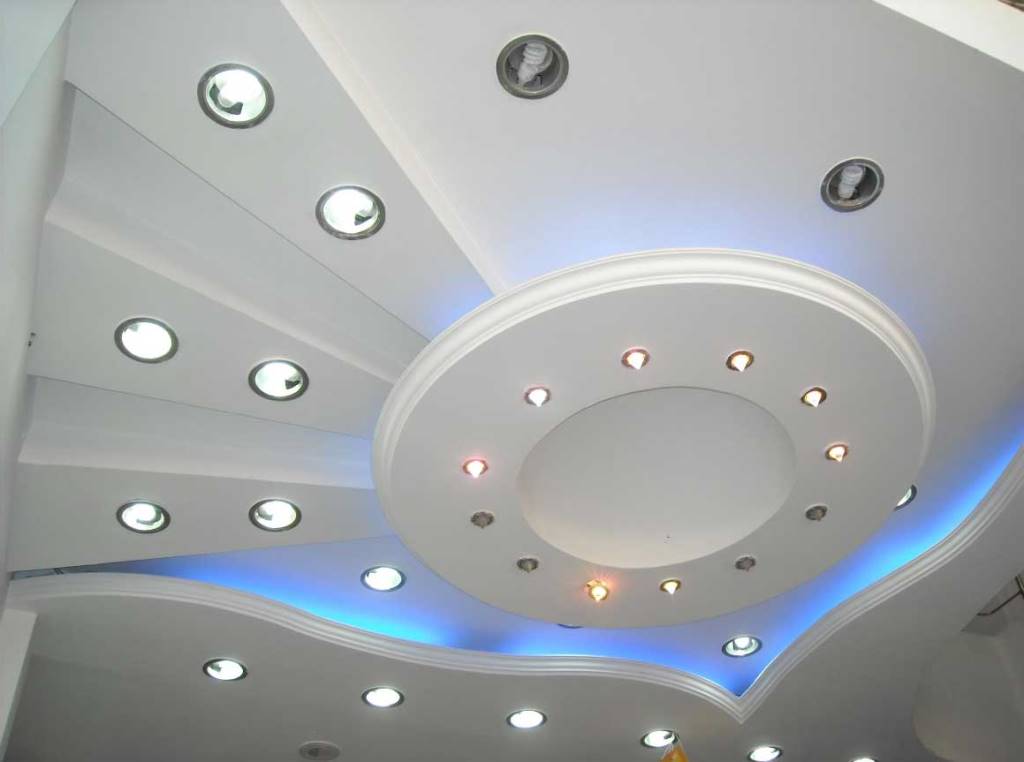 многоуровневый потолок из гипсокартона с подсветкой