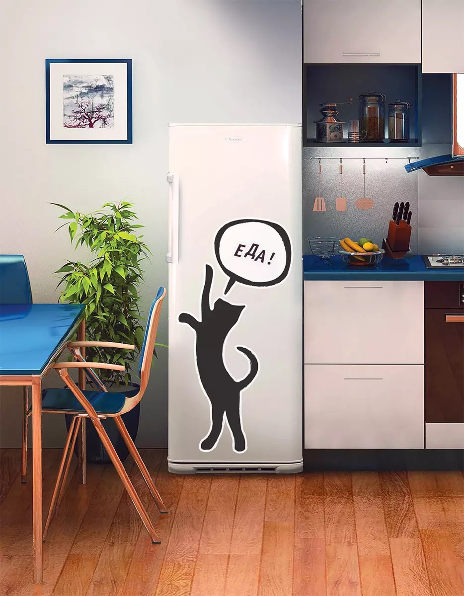 кот на холодильник