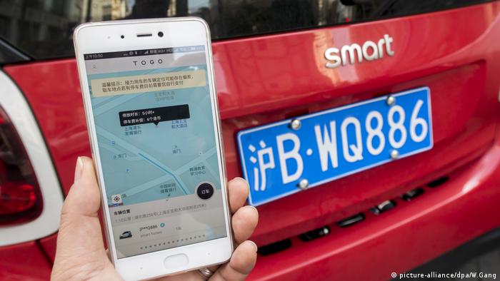 Smartphone with TOGO transport app in Shanghai