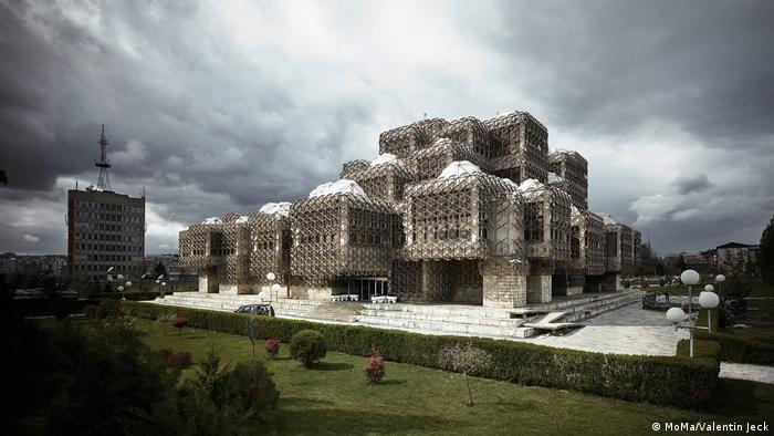 The National and University Library of Kosovo was designed by Andrija Mutnjakovic (MoMa/Valentin Jeck)