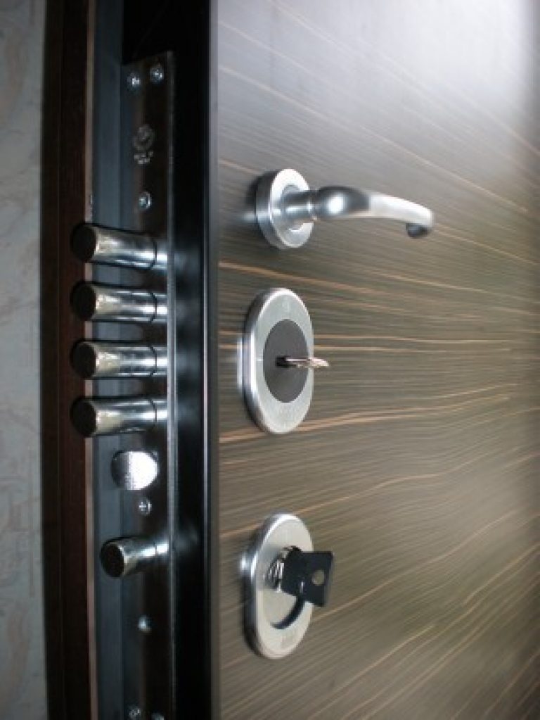 Замена замка в металлической двери в квартире: Самостоятельная замена ...